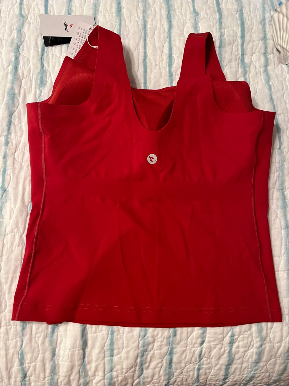 Baleaf Red Sleeveless Seamless Tank with Molded Cups NWT L/XL - Picture 4 of 11